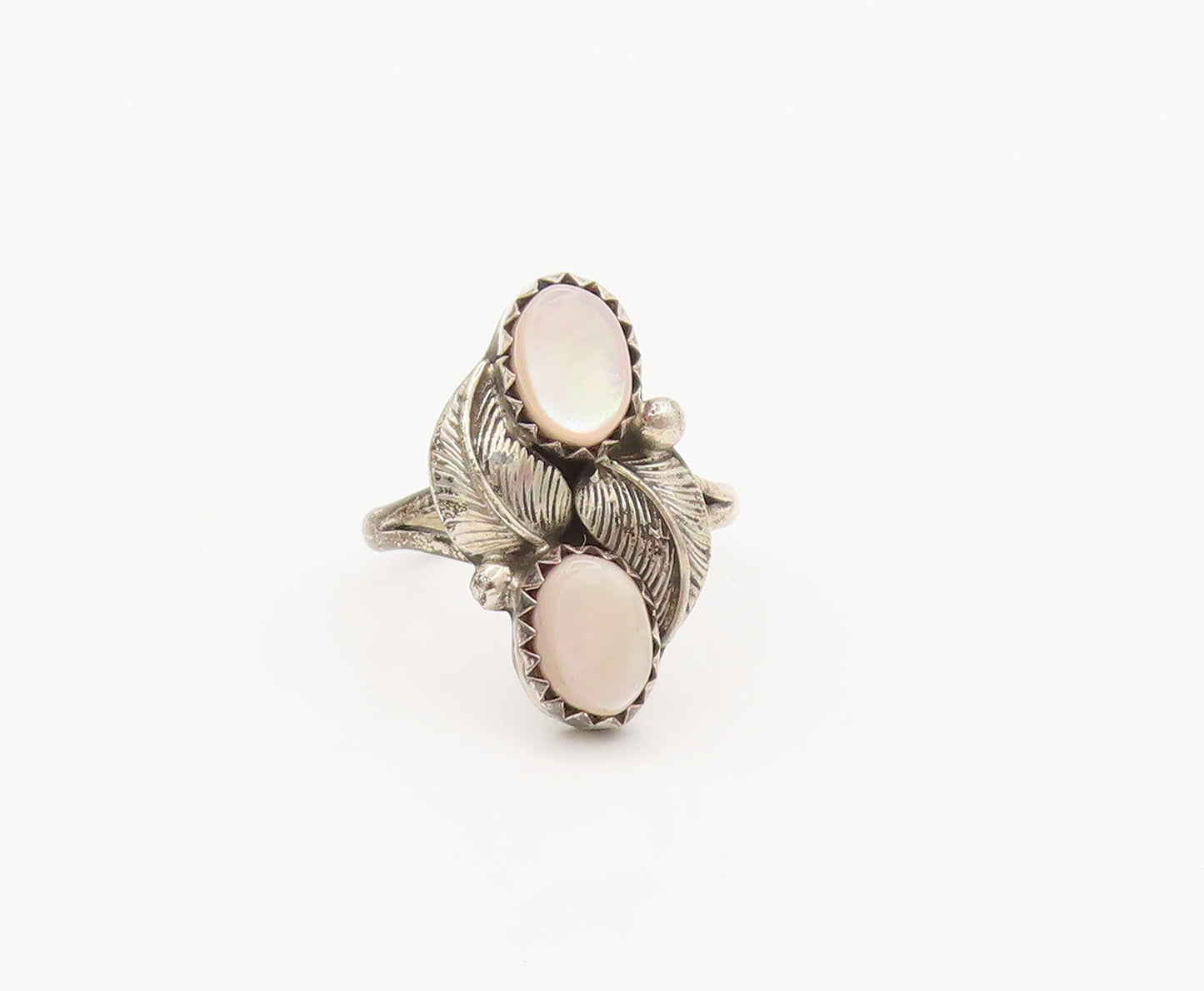 NAVAJO 925 Silver  Vintage Carved Leaf Mother of Pearls Ring Sz 4.5  RG27346
