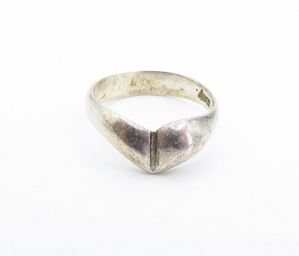 925 Sterling Silver  Vintage Dark Tone Smooth Pointed Band Ring Sz 8  RG5116