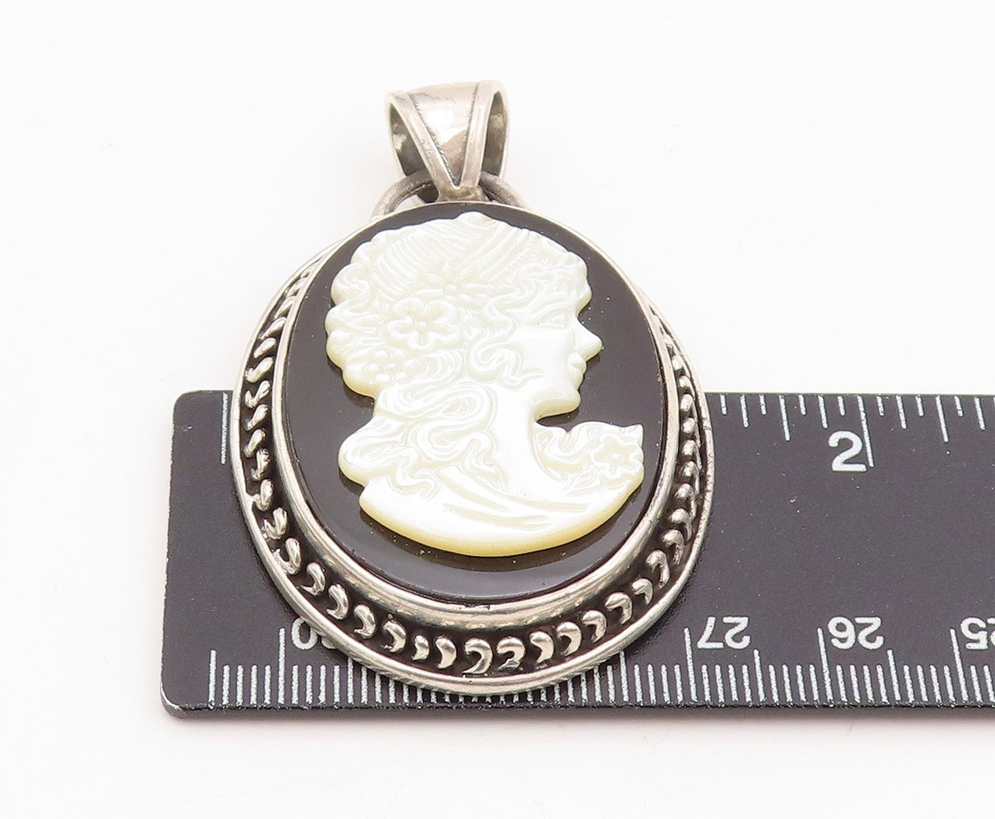 925 Sterling Silver Vintage Pendant Mother of Pearl & Onyx Lady Cameo  PT25329