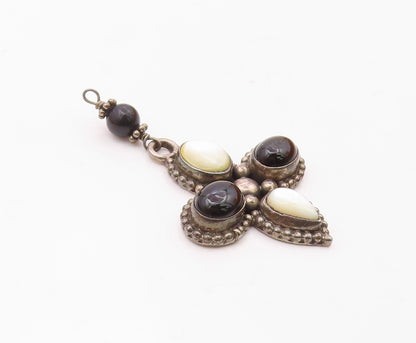 925 Sterling Silver  Vintage Mother Of Pearl & Black Onyx Pendant  PT15690