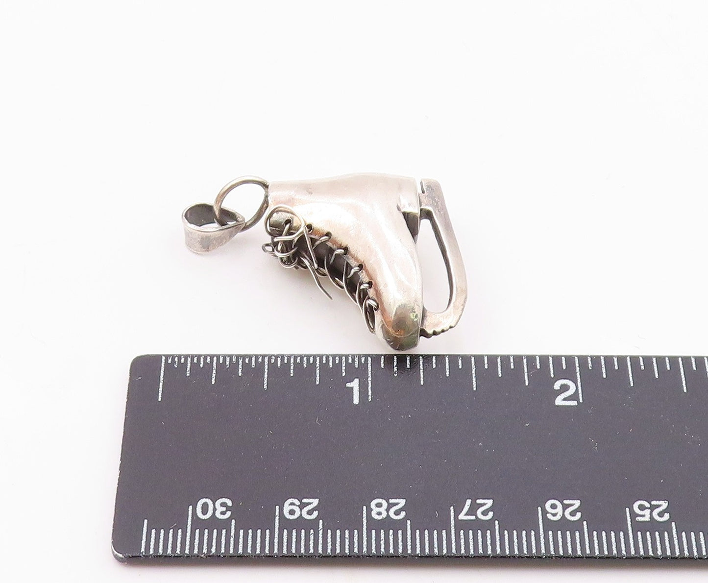 925 Sterling Silver  Vintage Shiny Laced Up Ice Skate Drop Pendant  PT18188