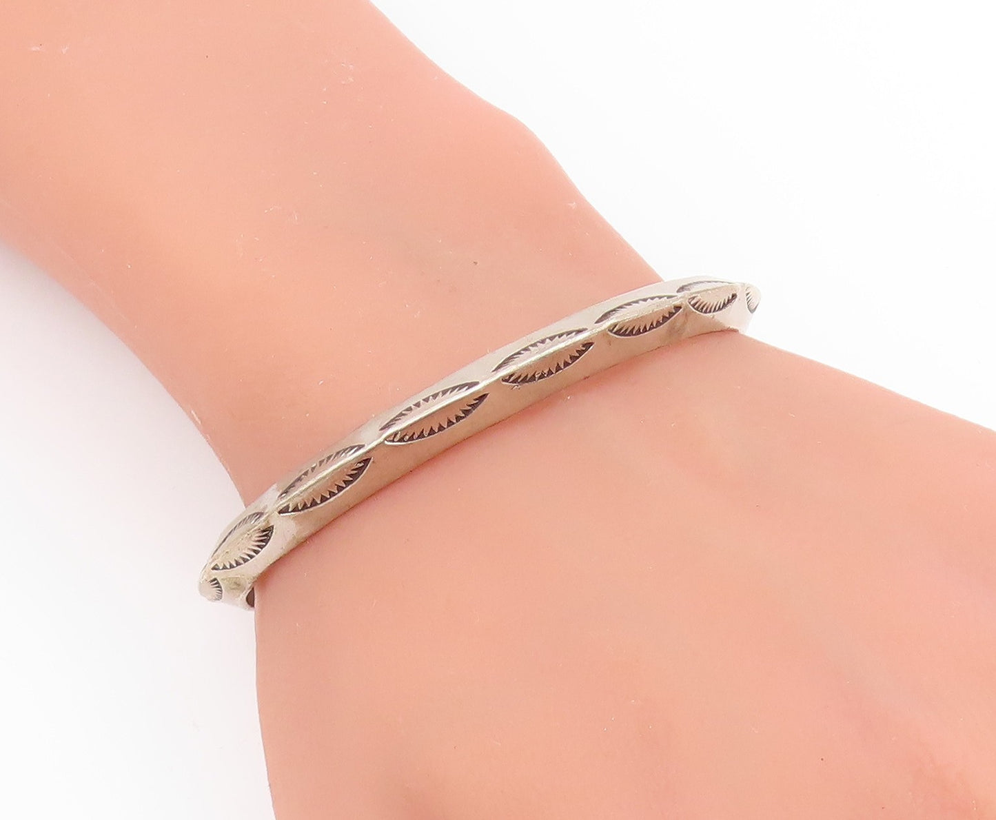 925 Sterling Silver Vintage Bracelet NAVAJO Etched Sunrise Wave Cuff  BT11911