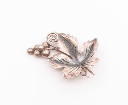 MEXICO 925 Sterling Silver  Vintage Dark Tone Grape Leaf Brooch Pin  BP4179