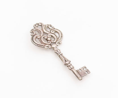 925 Sterling Silver Vintage Brooch Pin Intricate Beaded Scrollwork Key  BP12172