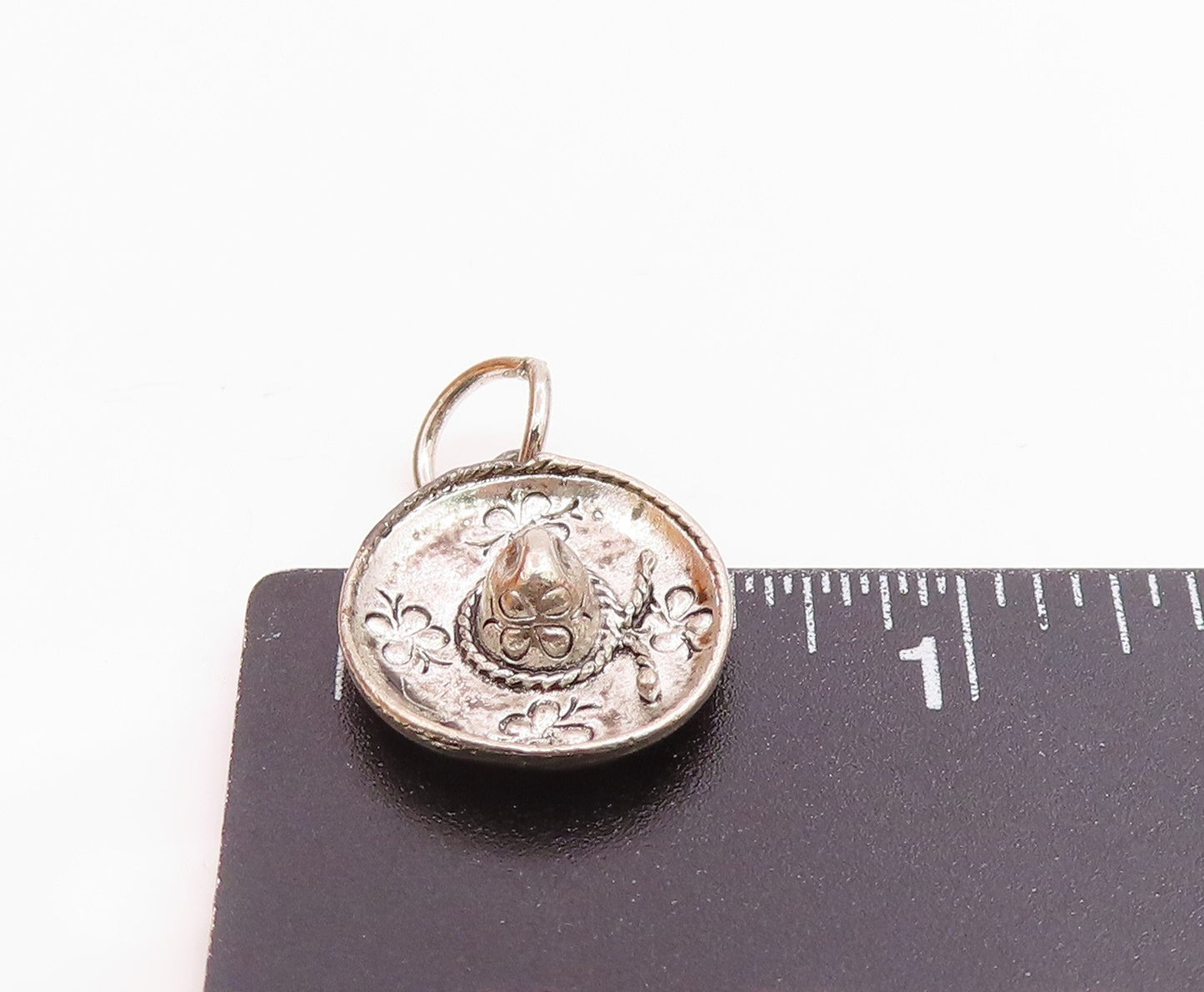 925 Sterling Silver  Vintage Shiny Floral Patterned Sombrero Pendant  PT16517