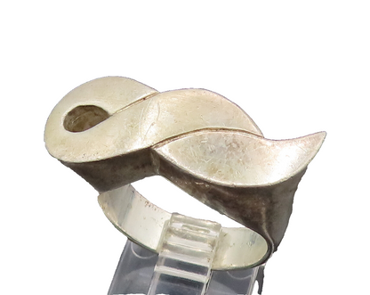 925 Sterling Silver  Vintage Modernist Infinity Knot Motif Ring Sz 9  RG26229