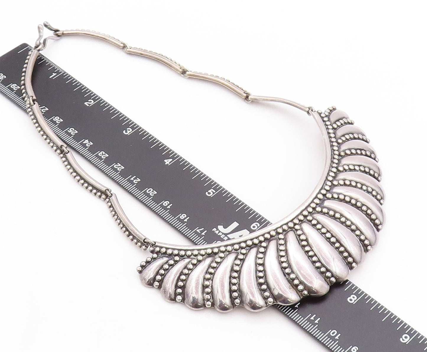 925 Sterling Silver Vintage Necklace Featuring Scalloped & Bead Design NE4542