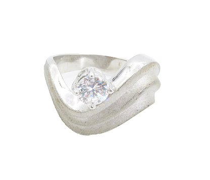 925 Sterling Silver  Prong Set Cubic Zirconia Wavy Band Ring Sz 7  RG8634