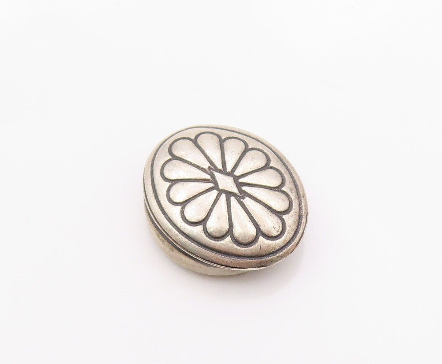 NAVAJO 925 Sterling Silver  Vintage Flower Motif Oval Button Cover  TR2734