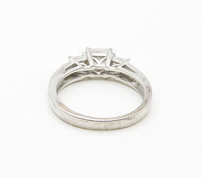 925 Sterling Silver  Graduated Cubic Zirconia Shiny Band Ring Sz 7  RG16357