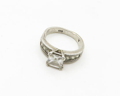 925 Sterling Silver  Vintage Cubic Zirconia Solitaire Accent Ring Sz 7 RG17964