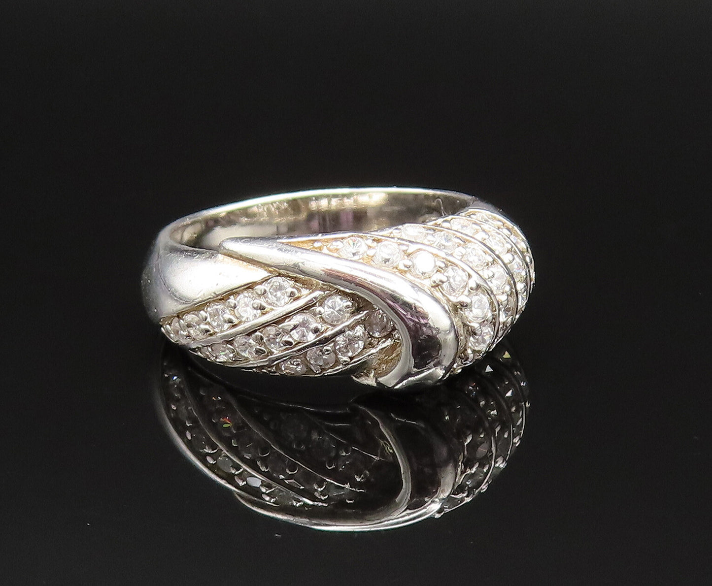 925 Sterling Silver  Vintage Sparkly Topaz Ribbed Dome Ring Sz 7.5  RG25500