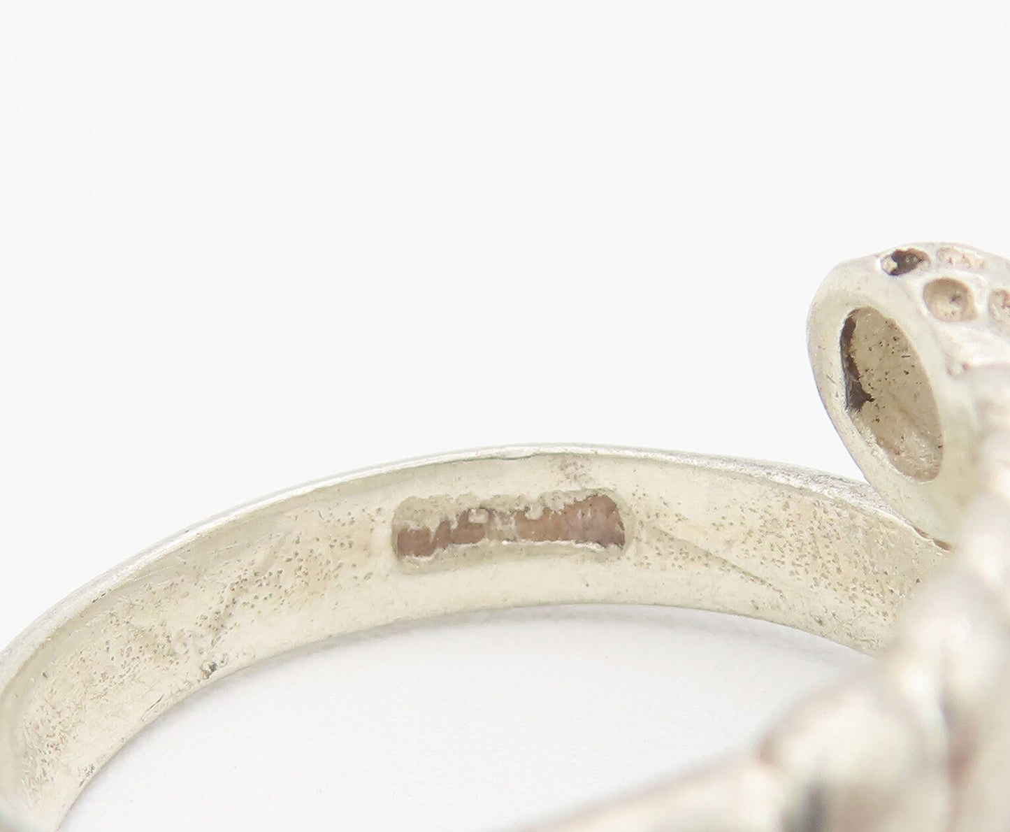 925 Sterling Silver Vintage Ring Dented Head Bypass Lock Carved Sz 8  RG27842