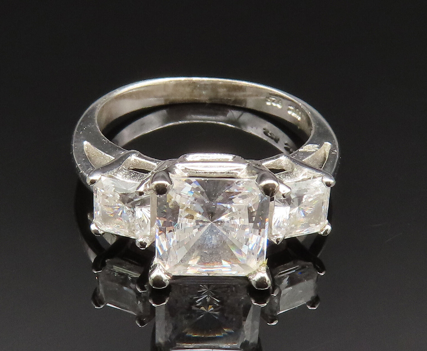 925 Sterling Silver  Vintage Three Stone Cubic Zirconia Ring Sz 5  RG24566