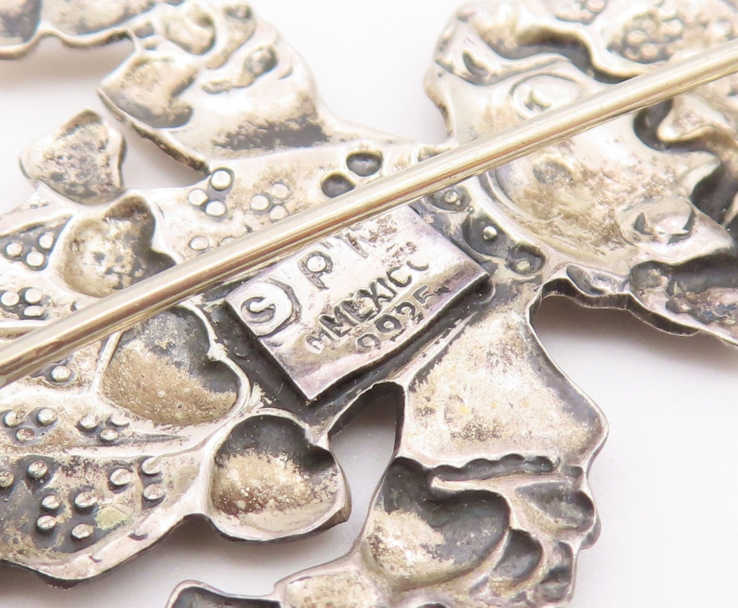 925 Sterling Silver  Vintage Shiny Child With Love Hearts Brooch Pin  BP8946