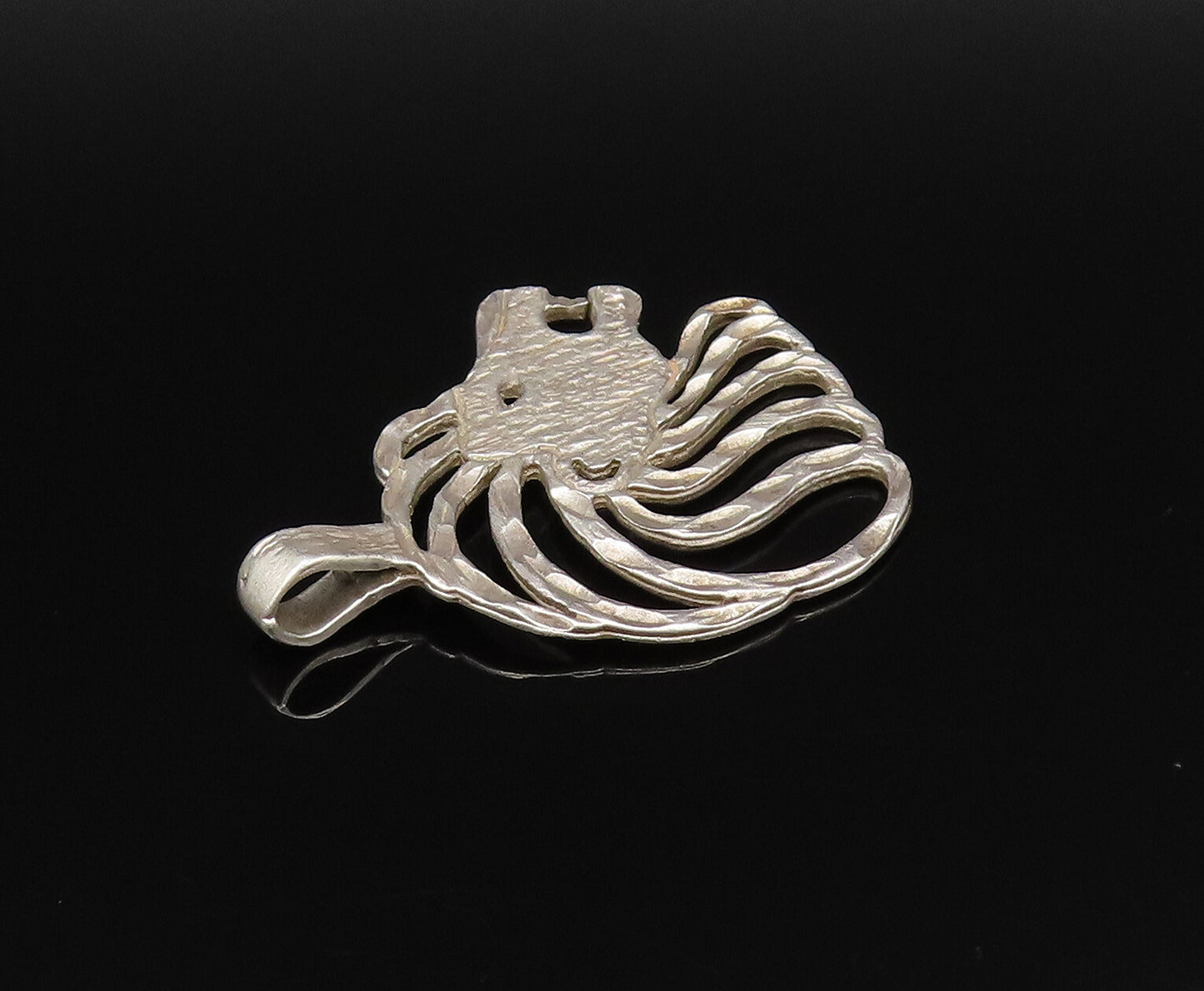 925 Sterling Silver  Vintage Openwork Textured Lion Head Pendant  PT21446