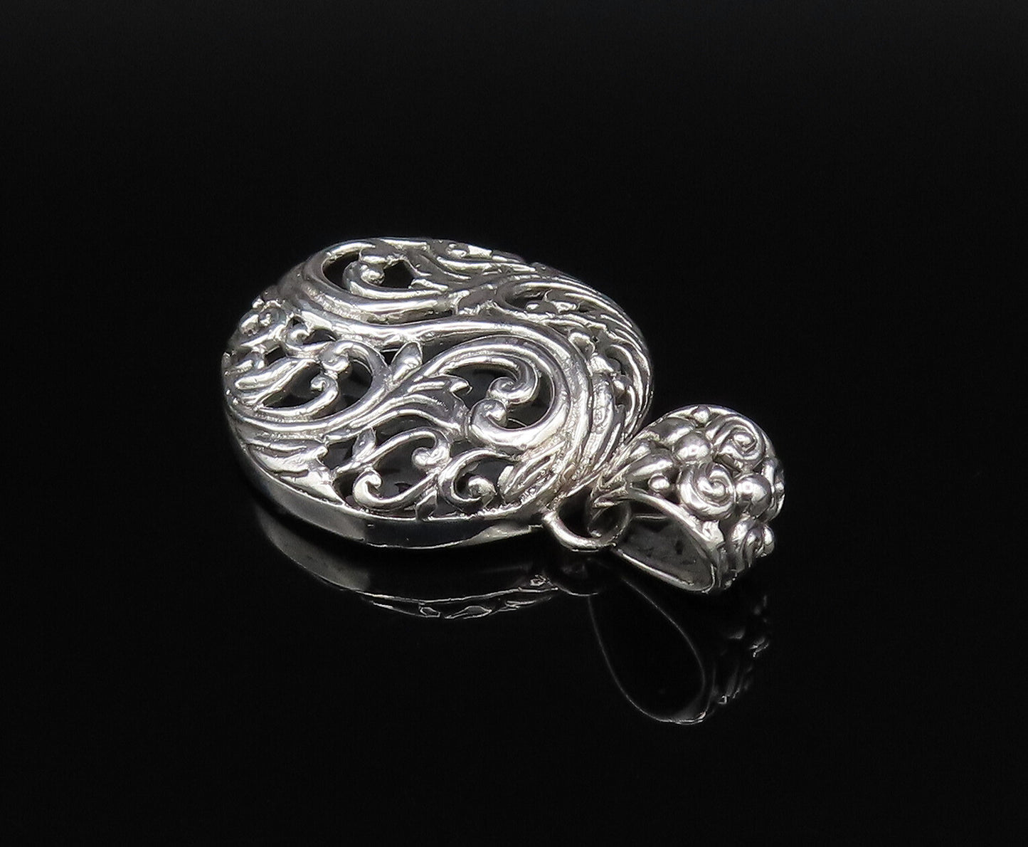 925 Sterling Silver  Vintage Openwork Floral Vine Round Pendant  PT21501