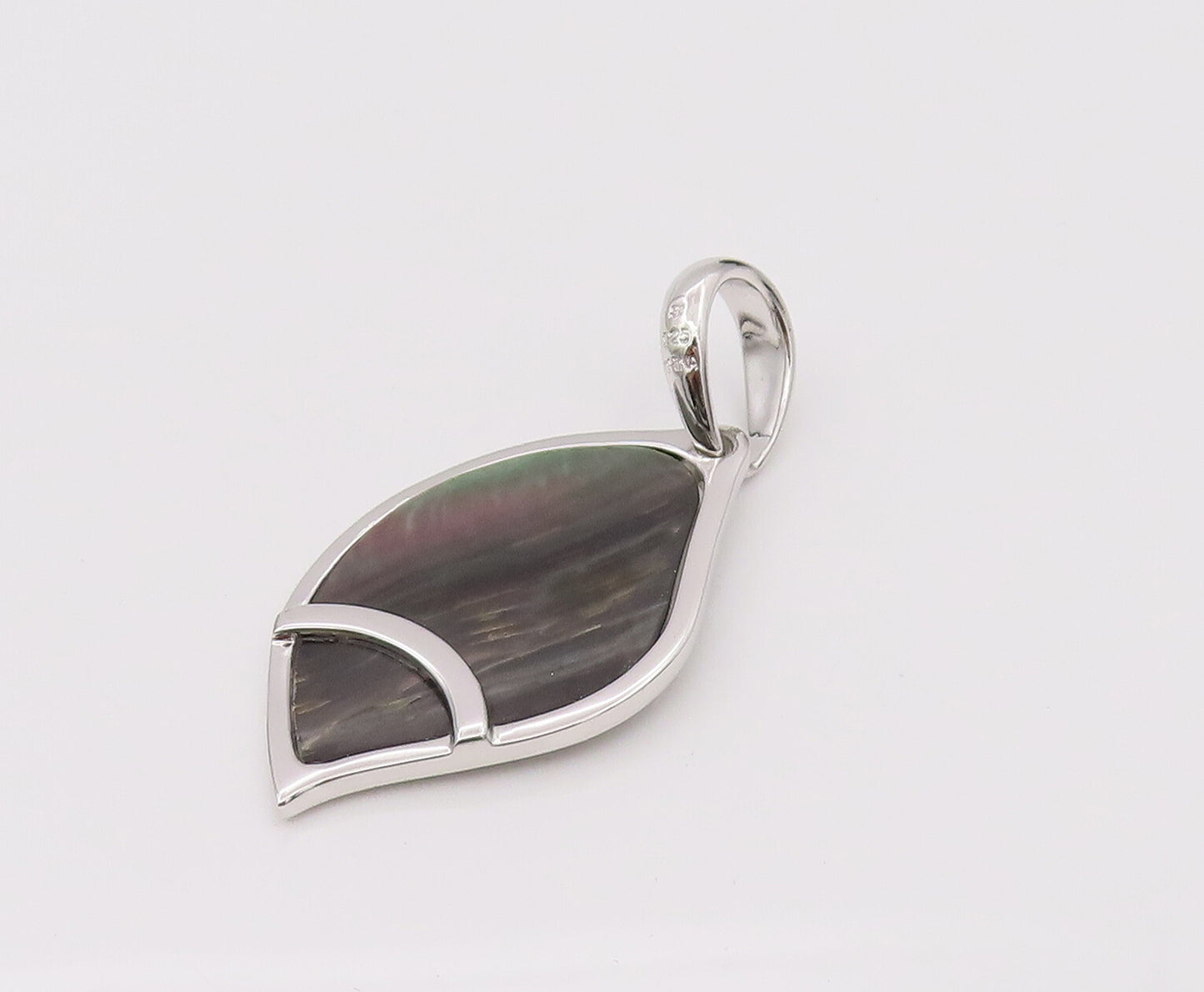925 Sterling Silver  Vintage Mother Of Pearl Carved Leaf Pendant  PT22212
