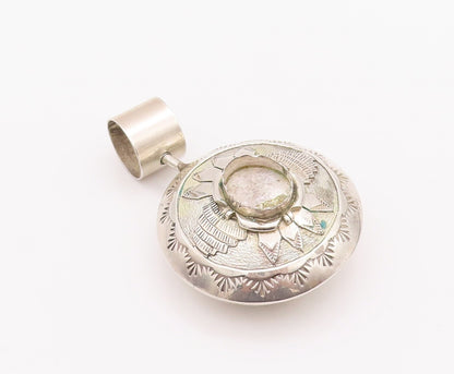 925 Sterling Silver Vintage Pendant NAVAJO Puffed Triable Carved  PT22950