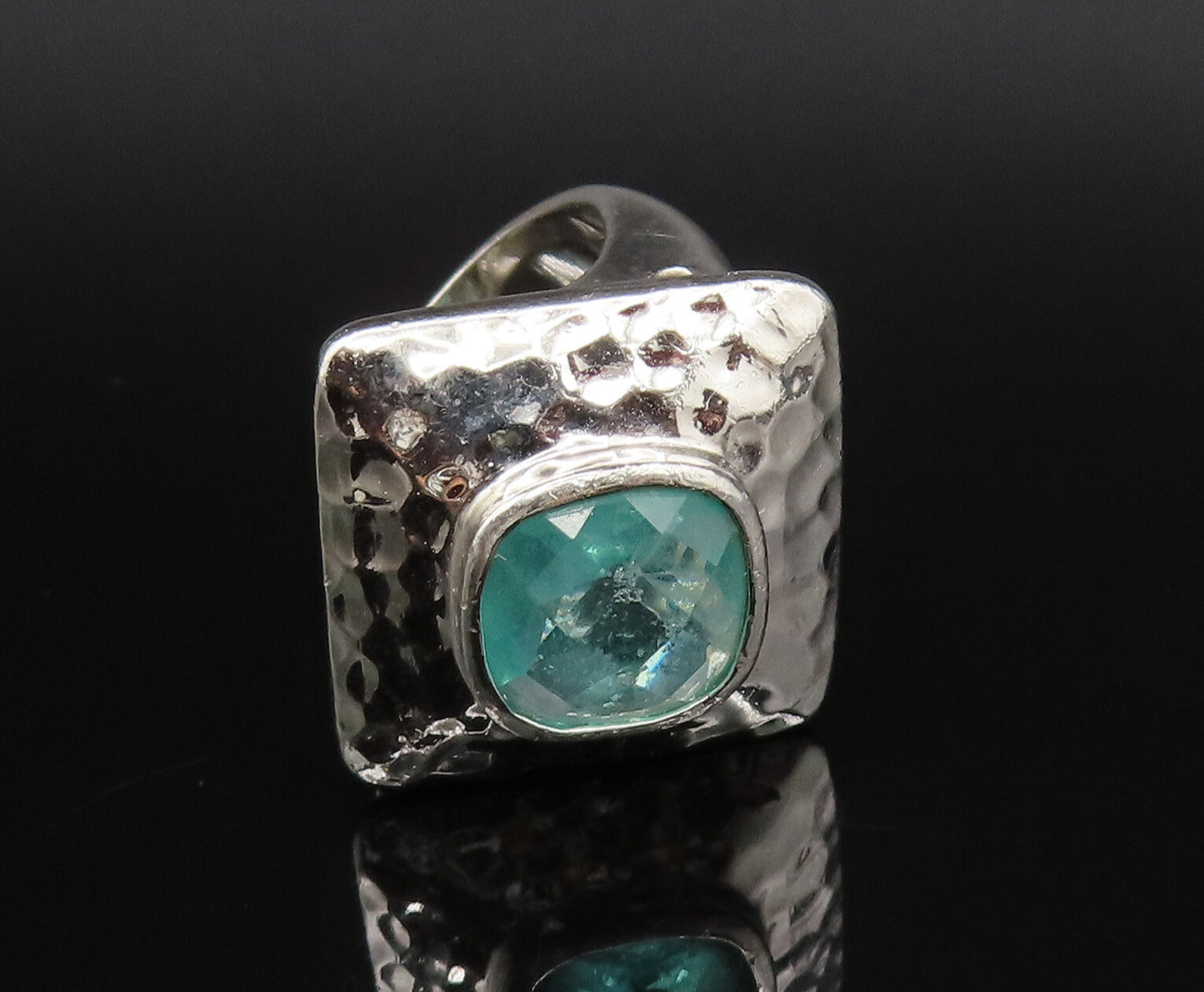 925 Sterling Silver  Vintage Hammered Frame Blue Topaz Ring Sz 6  RG25747