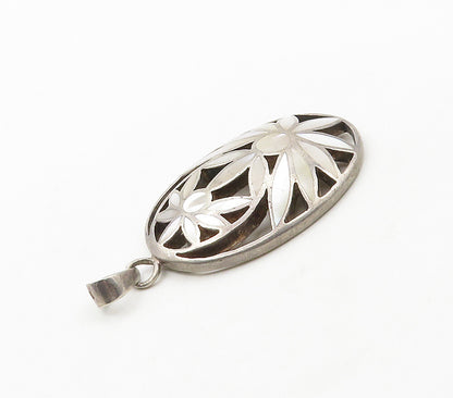 925 Sterling Silver  Vintage Mother Of Pearl Flowers Oval Pendant  PT12441