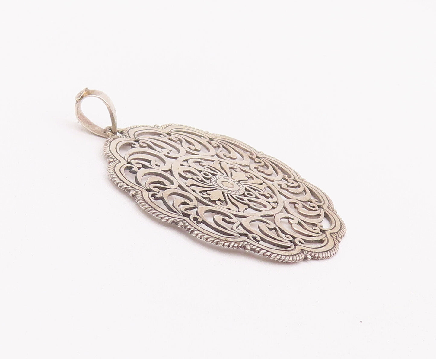 925 Sterling Silver Vintage Pendant Swirly Cutout Floral Circular Patten PT22831
