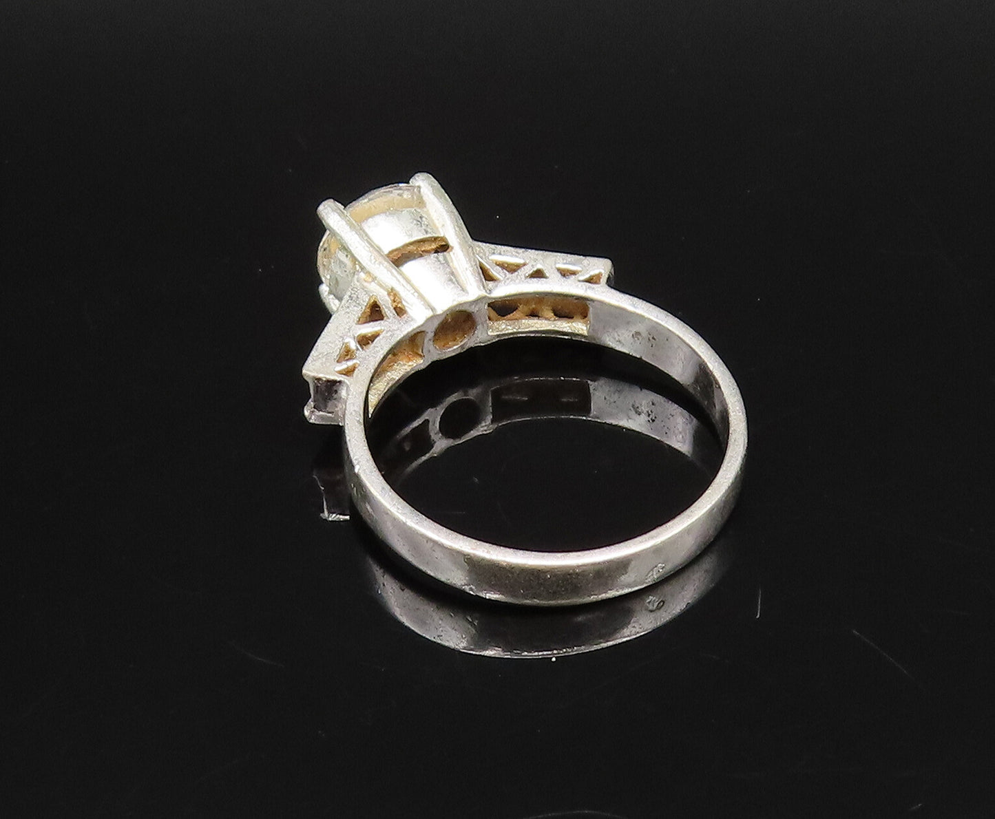ERUOPEAN 925 Silver  Vintage Prong Set Topaz & Ribbed Sides Ring Sz 8  RG26068