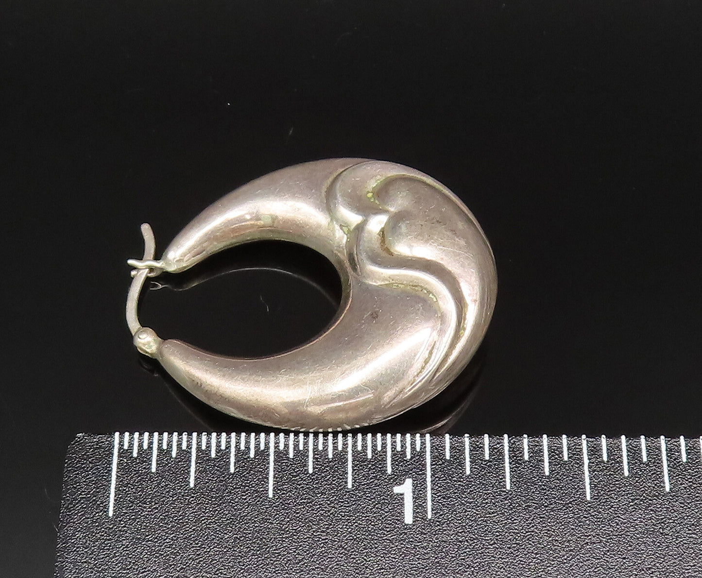 925 Silver  Vintage Carved Love Heart Hollow Oval Hoop Earrings  EG11849