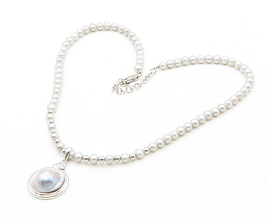 925 Sterling Silver  Shiny Freshwater Pearls Beaded Chain Necklace  NE2574