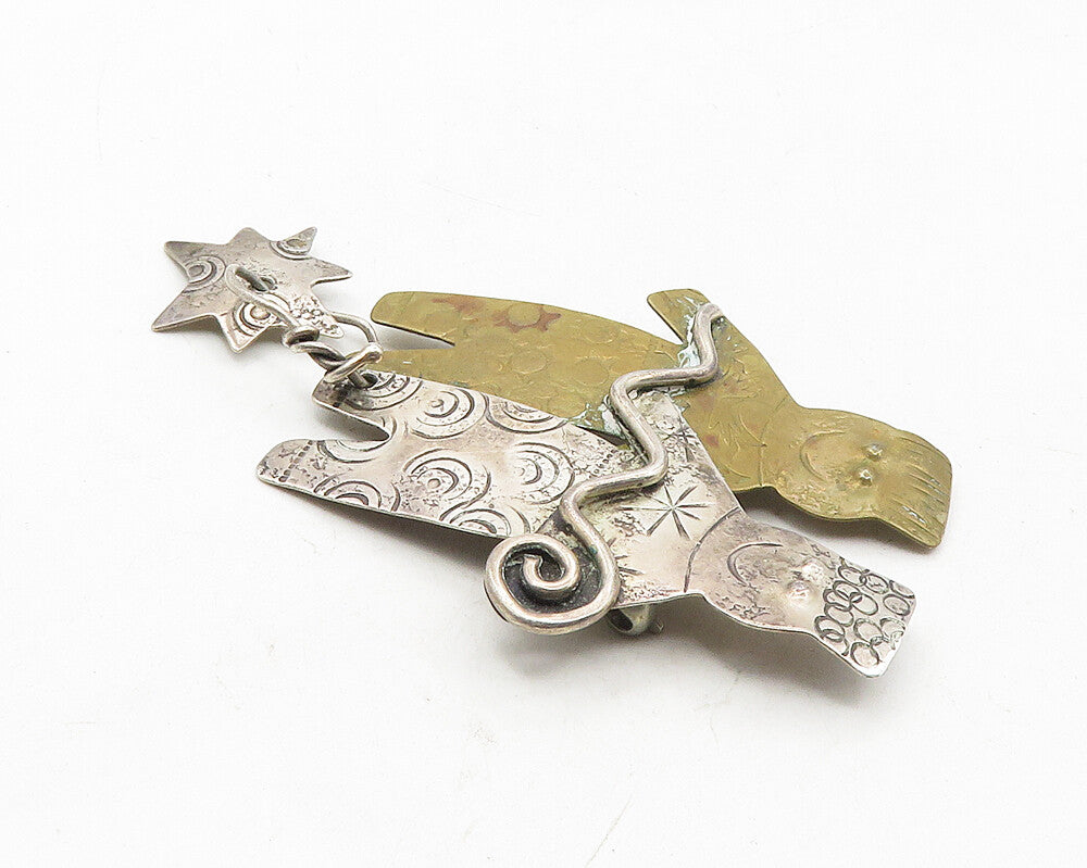 925 Sterling Silver  Vintage Two Tone Figures Etched Detail Brooch Pin  BP3693