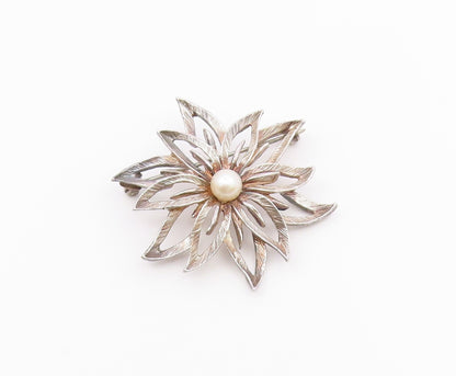 925 Sterling Silver  Vintage Cultured Pearl Flower Motif Brooch Pin  BP8927