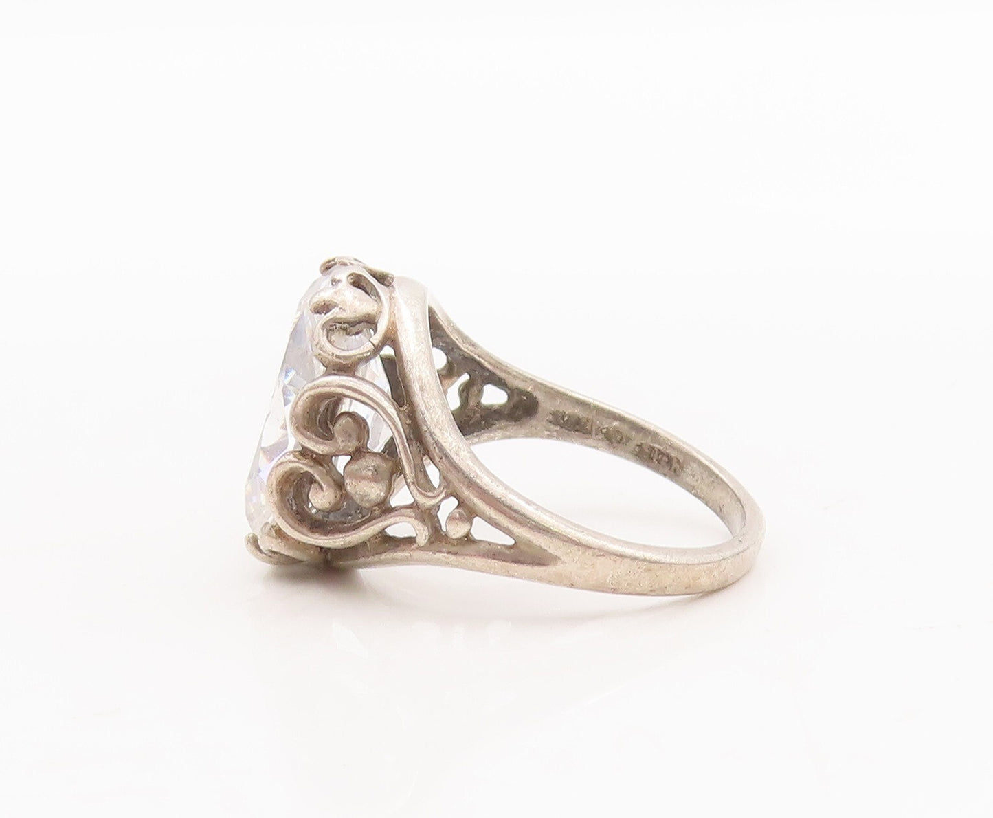 925 Sterling Silver Vintage Ring Cutout Heart Design Oval CZ  Sz 6  RG29060