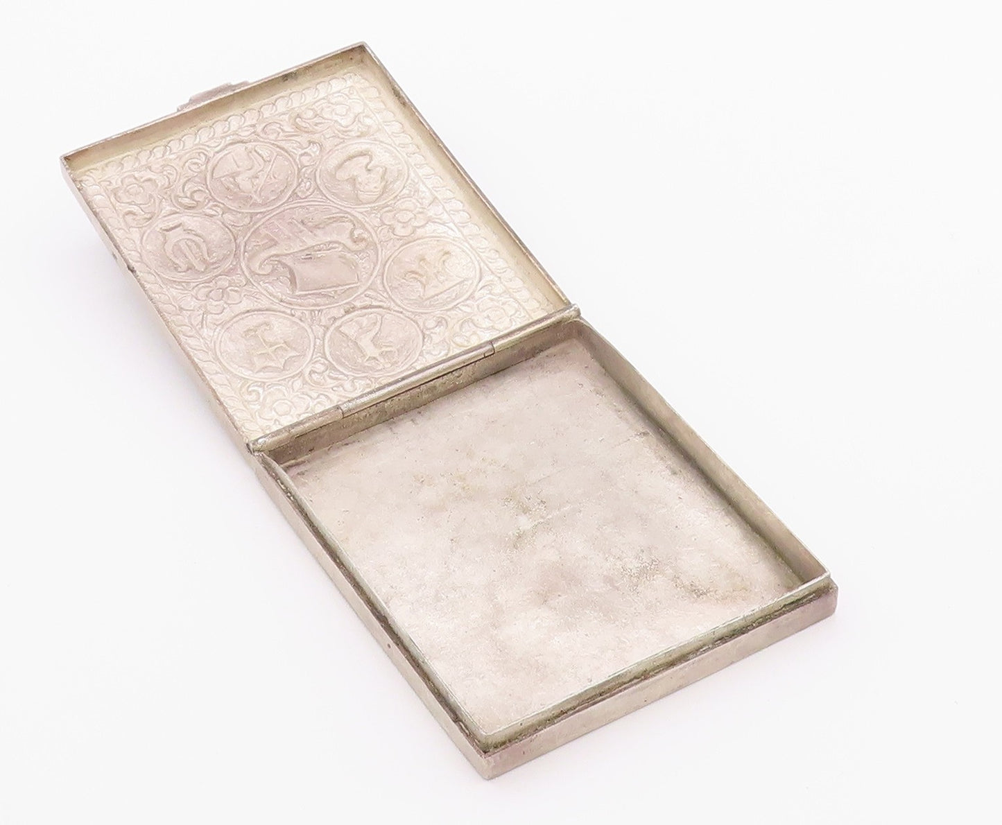 Solid Silver Vintage Cigarette Box Antique Repousse Design (OPENS) TR3901