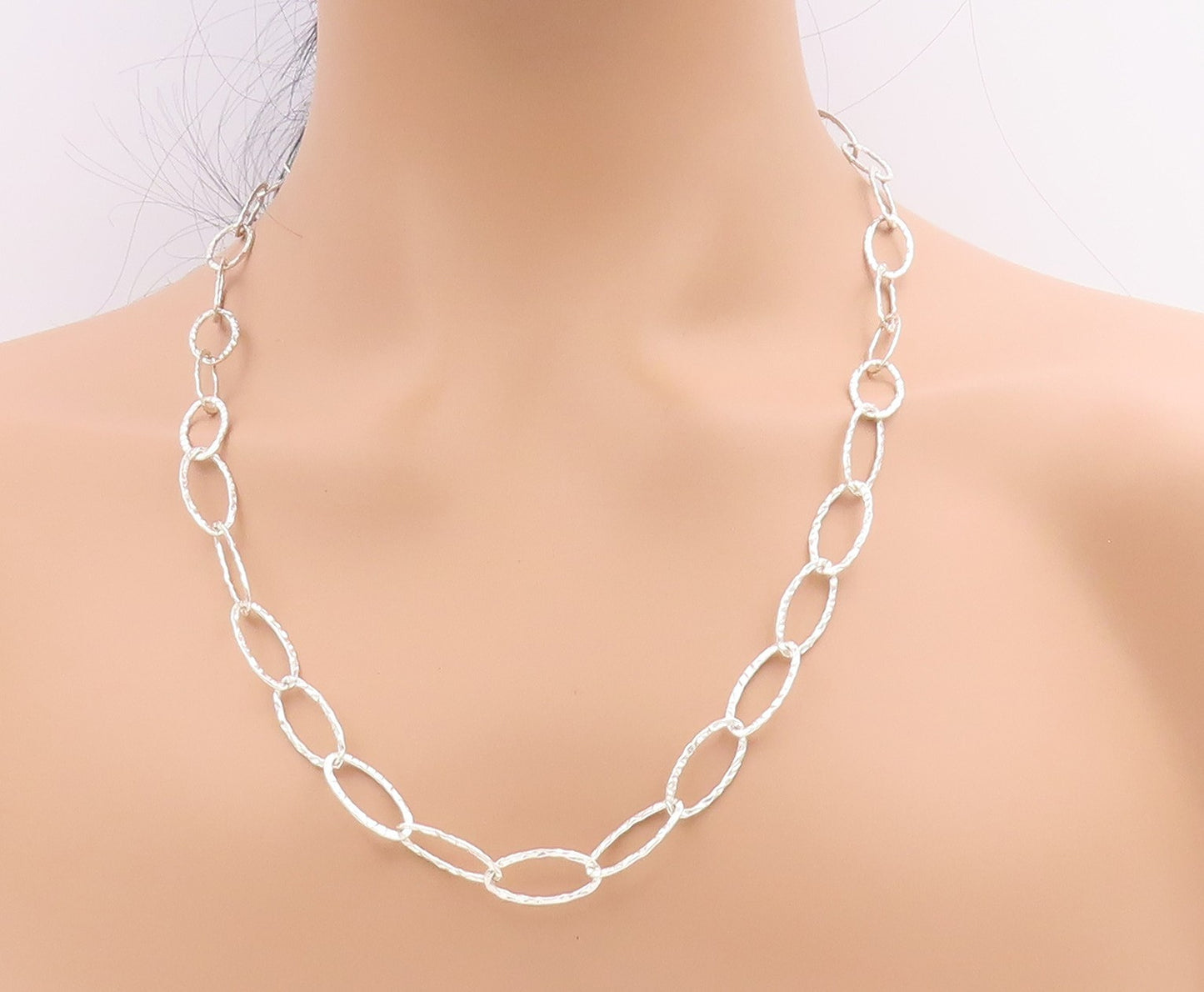 925 Sterling Silver Vintage Necklace Hammered Oval Linked Hoops Chain  NE4625