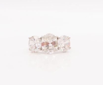925 Sterling Silver Vintage Ring Oval Main Stone & Round Cut CZ  Sz 7  RG28364