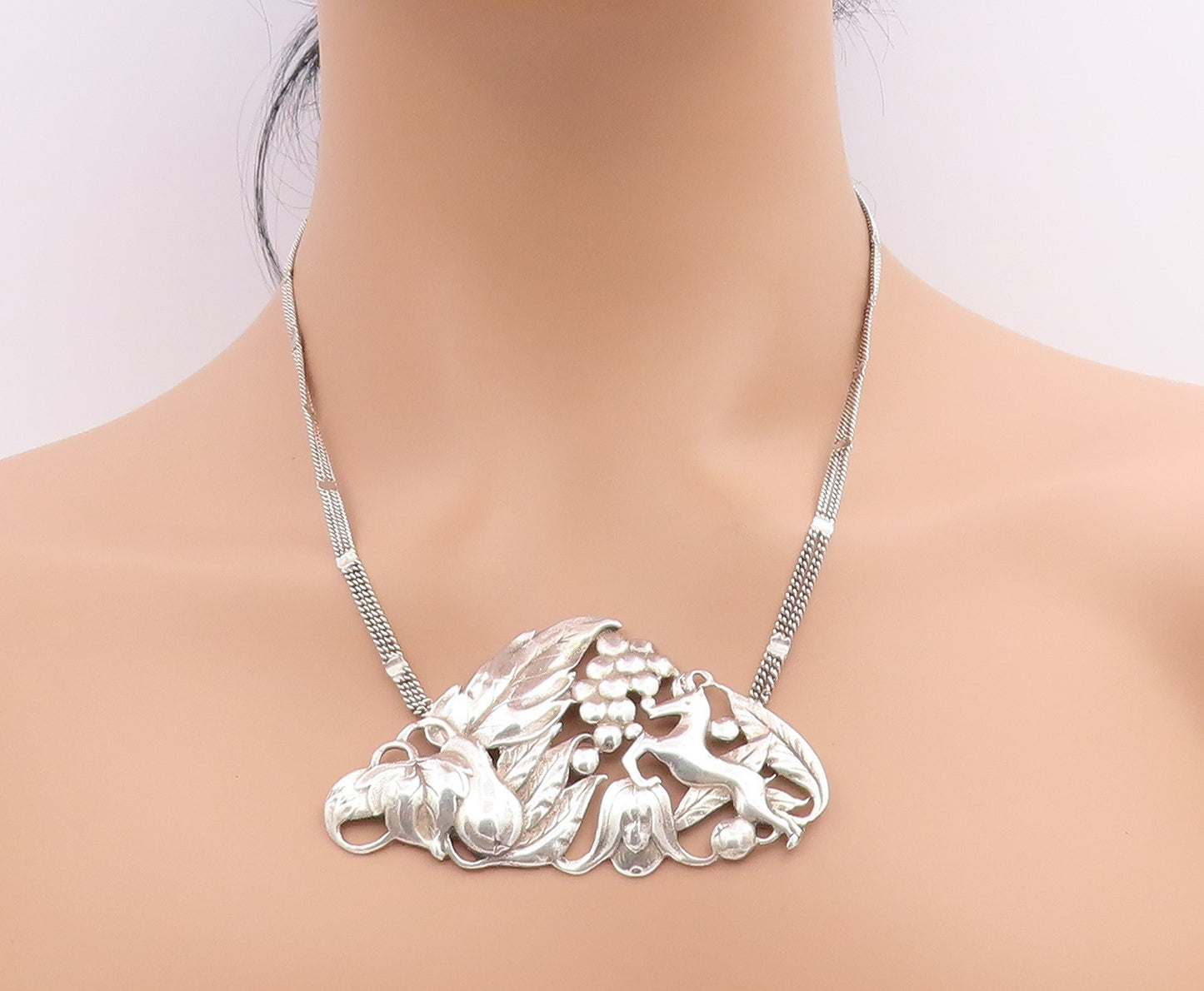 925 Sterling Silver Vintage Necklace Antique Carved Floral Pendent   NE4586