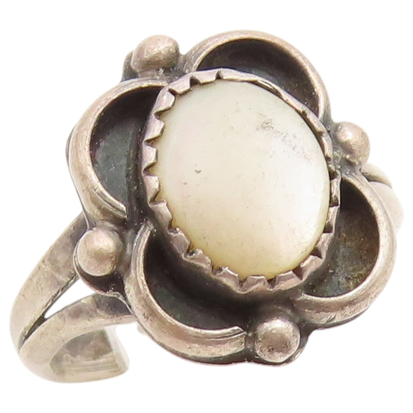 925 Sterling Silver Vintage Ring SOUTHWESTERN Mother Of Pearl Band Sz 6 RG36685