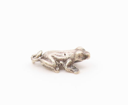 925 Sterling Silver  Vintage Petite Dark Tone Frog Motif Pendant  PT15897