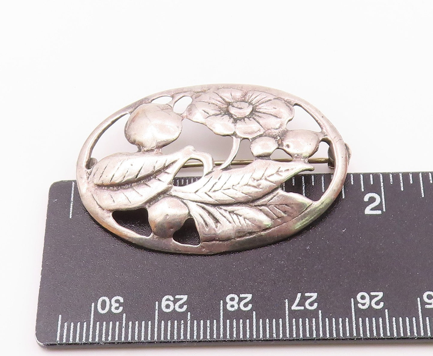 925 Sterling Silver  Vintage Shiny Floral Motif Oval Brooch Pin  BP8599