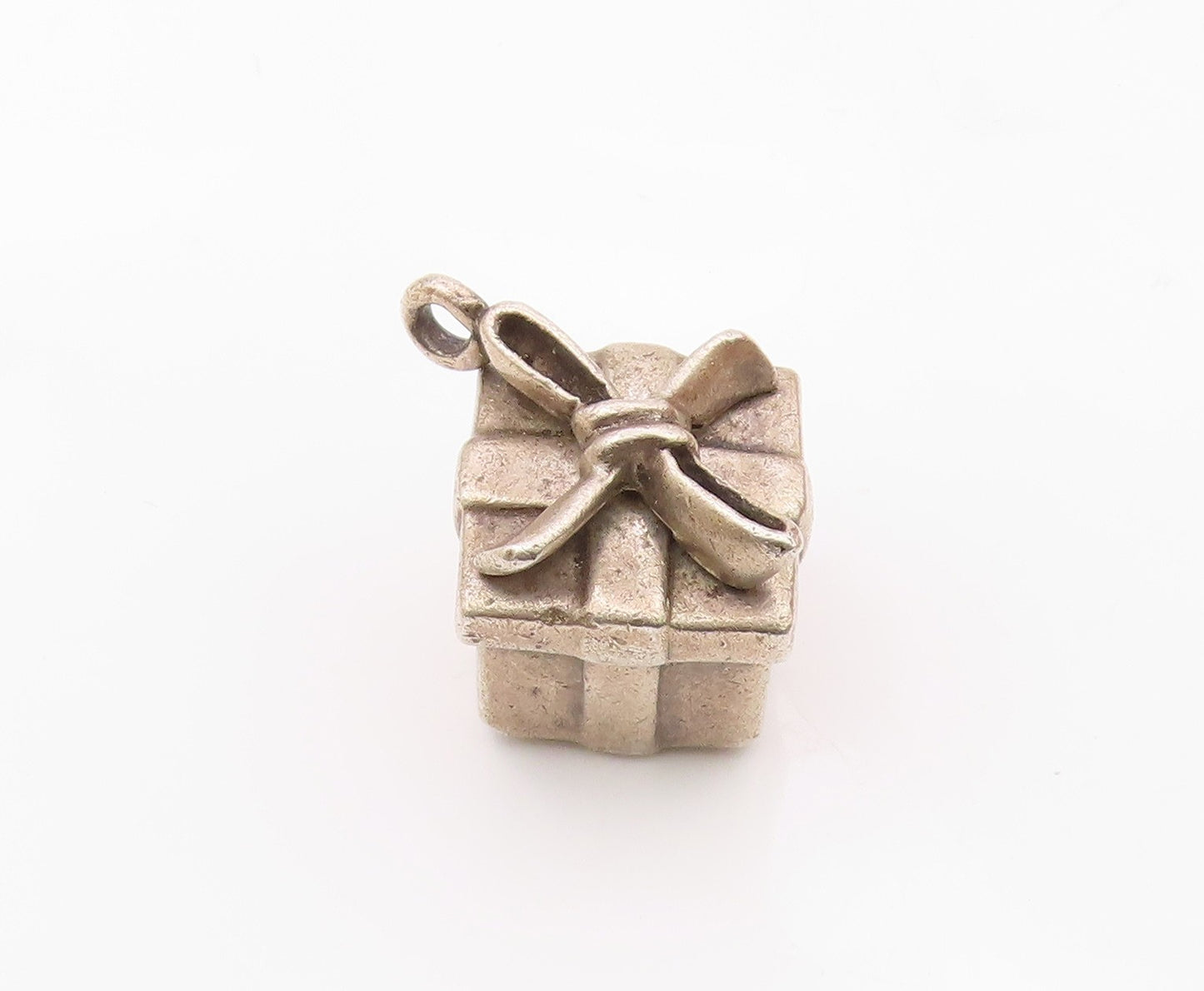 925 Sterling Silver  Vintage Sculpted Wrapped Gift Box Pendant  PT20206