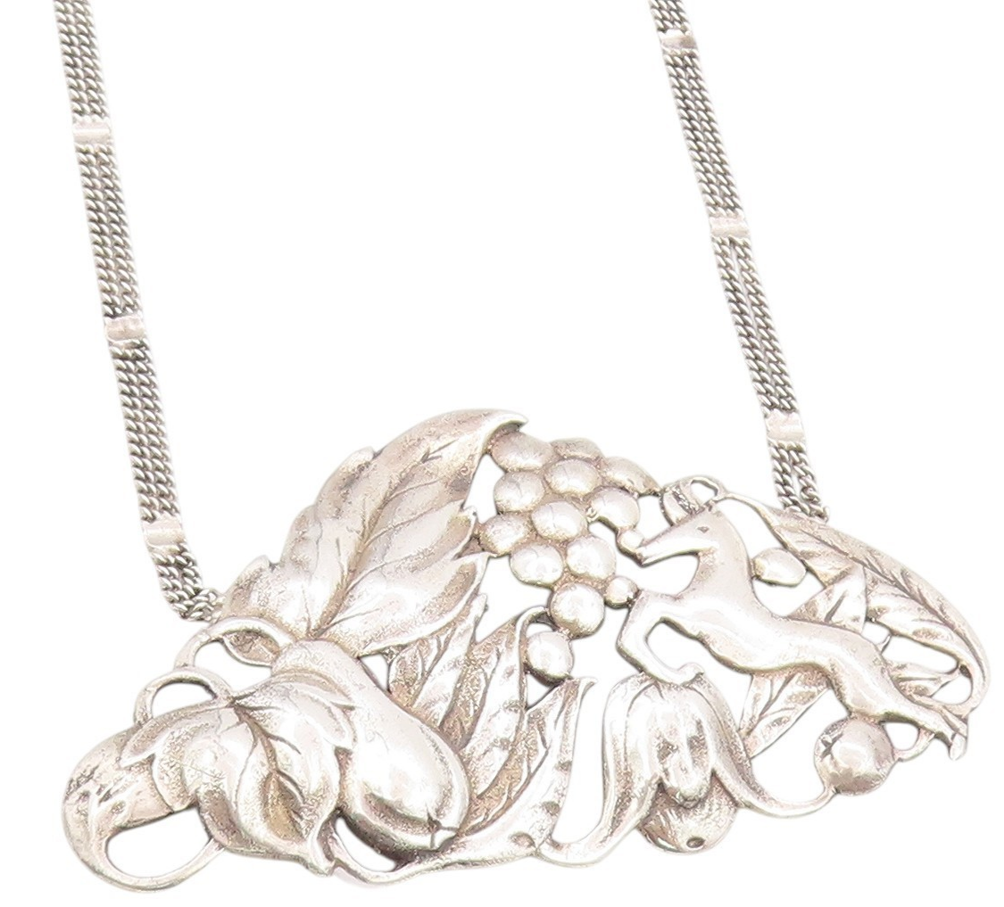 925 Sterling Silver Vintage Necklace Antique Carved Floral Pendent   NE4586