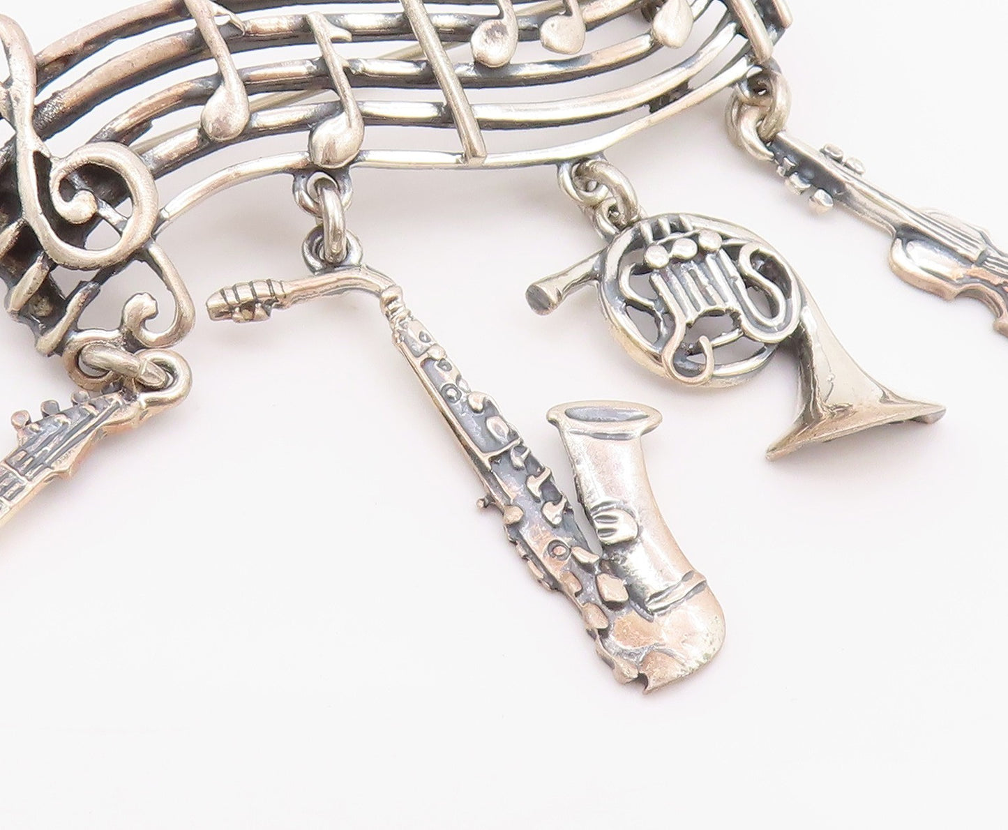 925 Sterling Silver Vintage Brooch Musical Notes & Dangling Instruments  BP11697