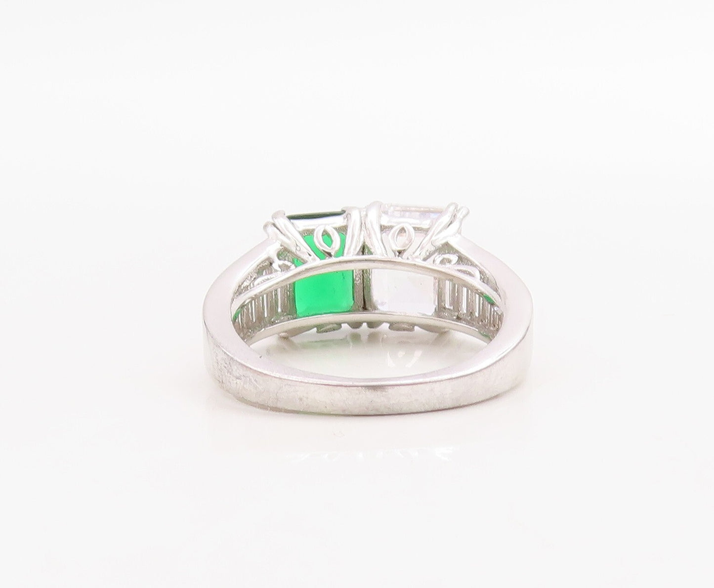 925 Sterling Silver Vintage Ring Rectangle Cut Green & White CZ  Sz 7.5 RG30994
