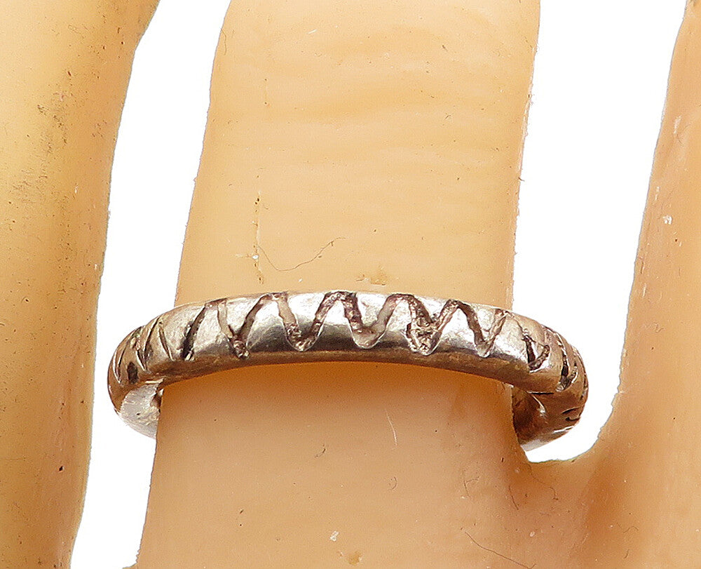 925 Sterling Silver  Vintage Dark Tone Chiseled Wavy Band Ring Sz 9  RG7075