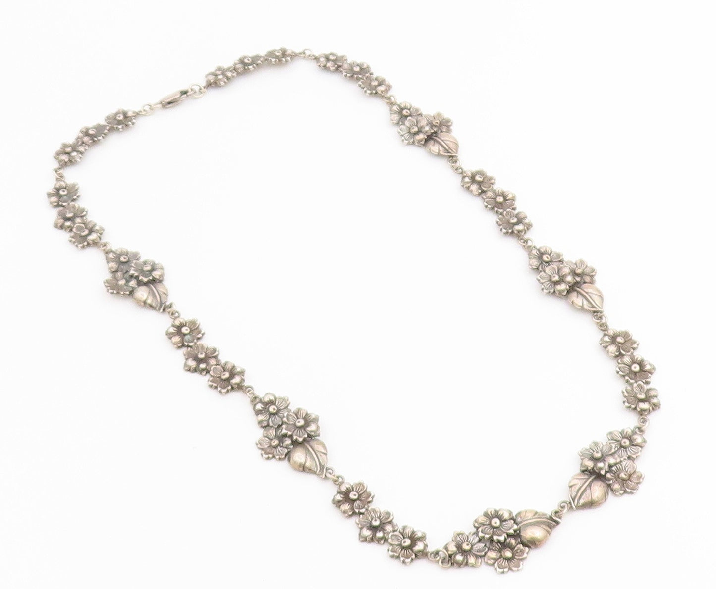 925 Sterling Silver Vintage Necklace Classic Botanical Floral Motif Link  NE4889