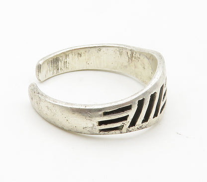 925 Sterling Silver  Vintage Linear Pattern Shiny Band Ring Sz 8  RG15197