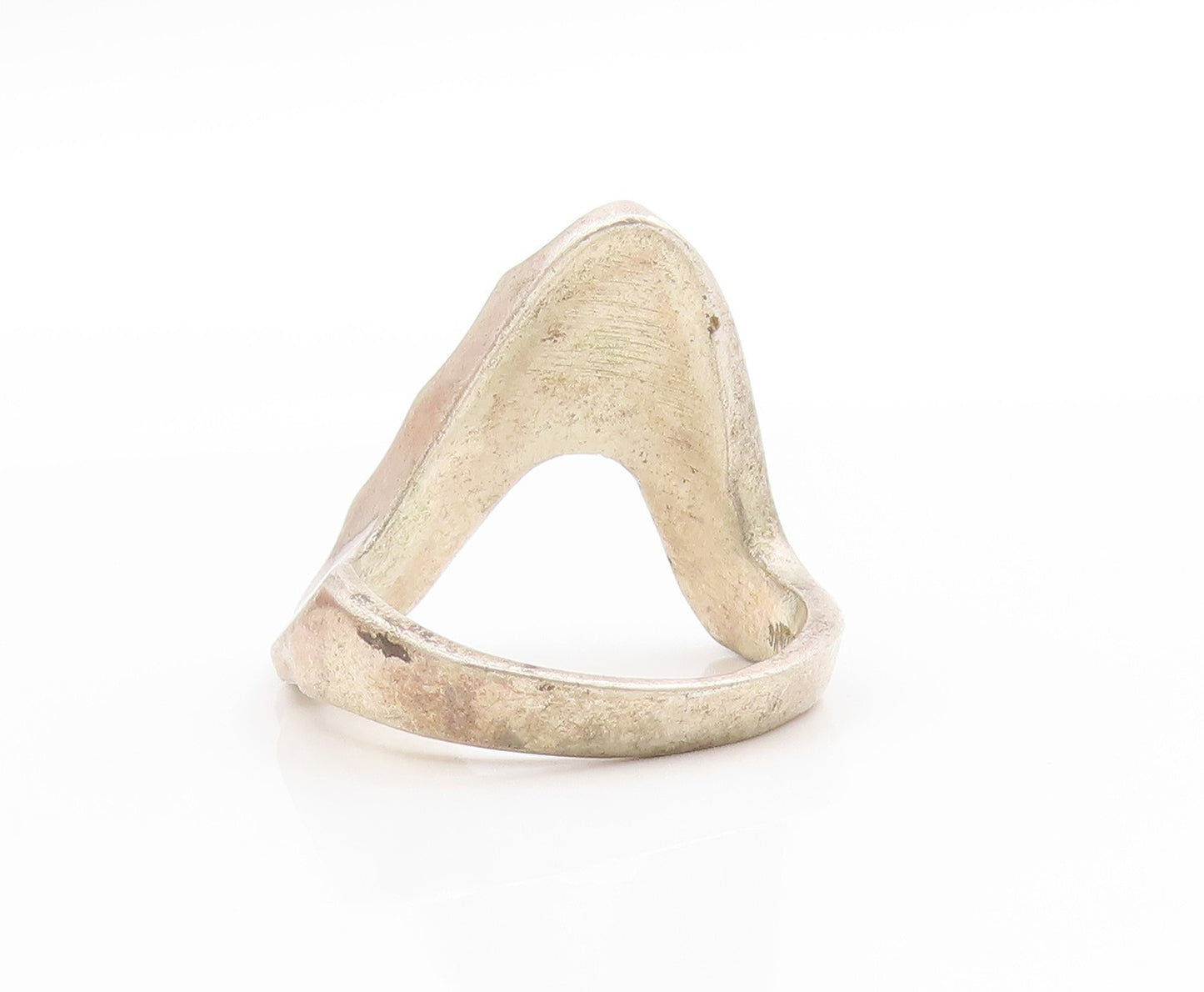 925 Sterling Silver Vintage Ring Hammered Alphabet Letter V Band Sz 8.5 RG33680