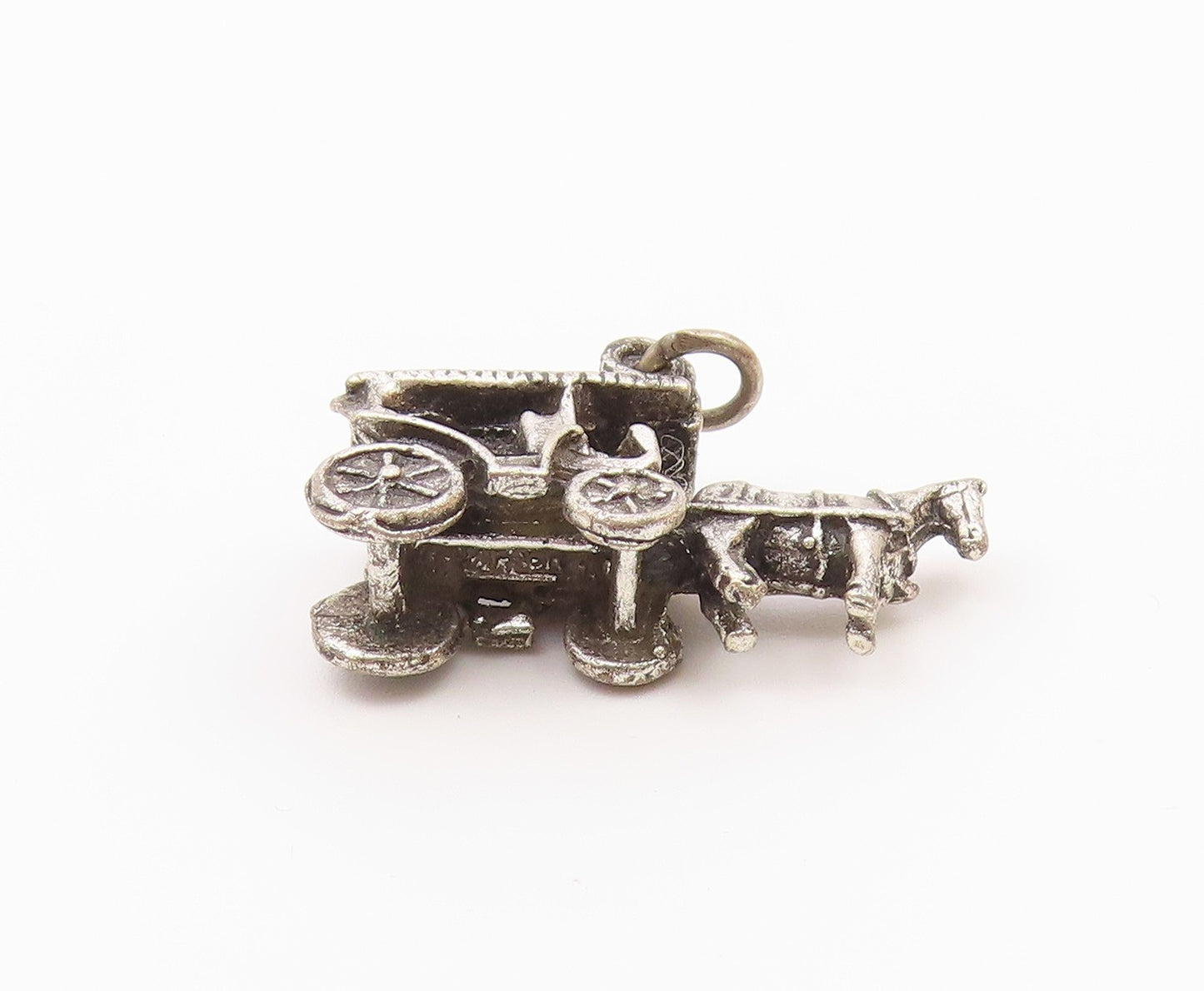 925 Sterling Silver  Vintage Old Fashioned Horse & Carriage Pendant  PT17137