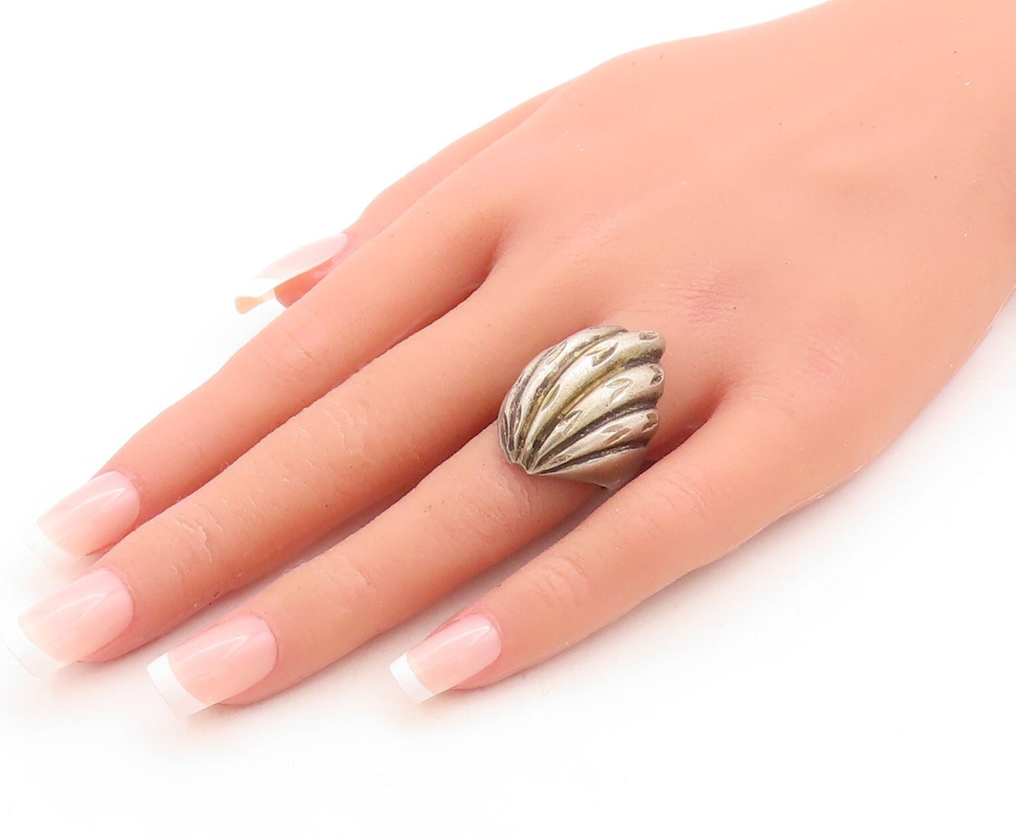925 Sterling Silver Vintage Ring Dark Tone Fan Design Grooved  Sz 7.5  RG31550