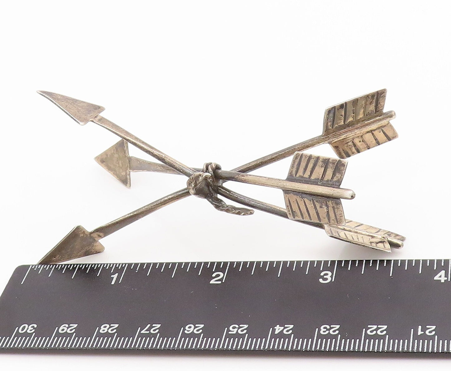 925 Sterling Silver Vintage Southwestern Dark Tone Cutout Arrow Stand TR3897